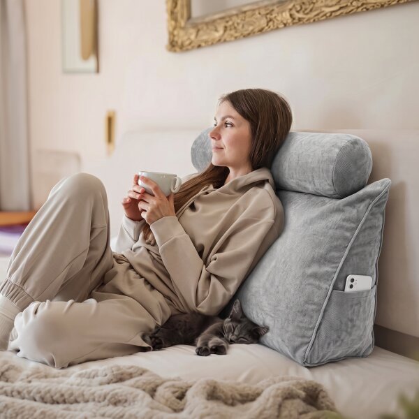 Björn&Schiller Lesekissen für Bett und Sofa, ergonomisches Wandpolster mit abnehmbarer Nackenrolle, zwei Seitentaschen und waschbarem Bezug, 70 cm