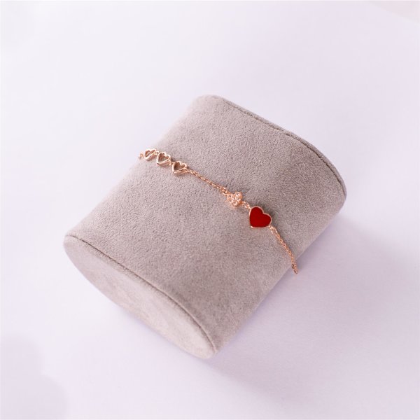 Damen Armband aus 925er Silber mit rotem Herz, inkl. Geschenkverpackung. Modischer Schmuck und bestes Frauen Geschenk. Anspruchsvoll.